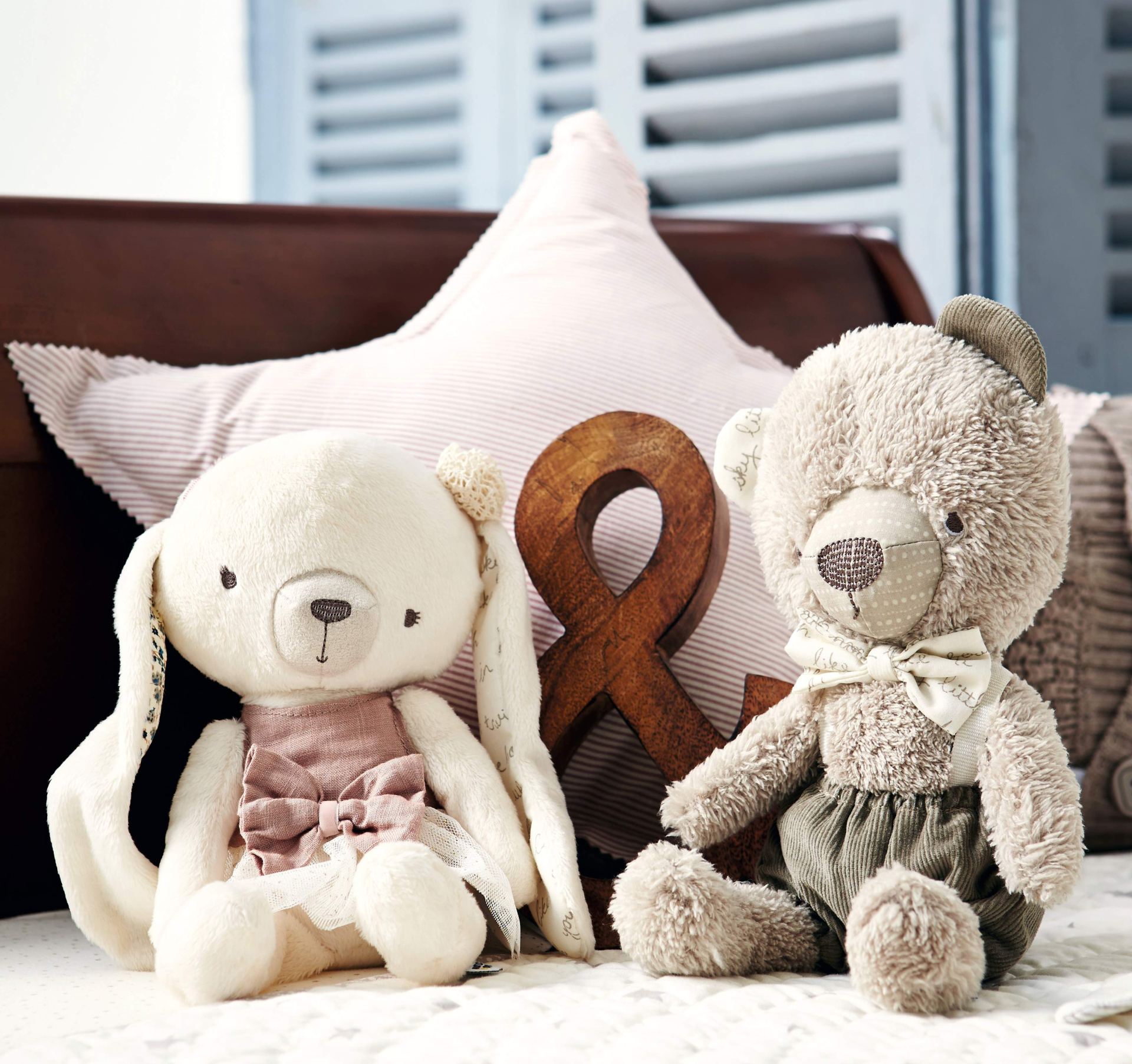 M_and_B_Toys_Detail_LS_re