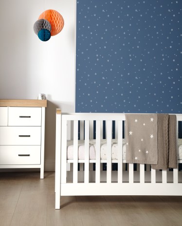 SEKIU4800_Kingston_white_2_piece-_nursery_portrait